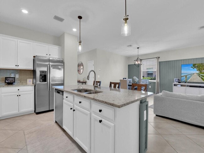 Building Photo - Modern Rental Home in Resort-Style Community