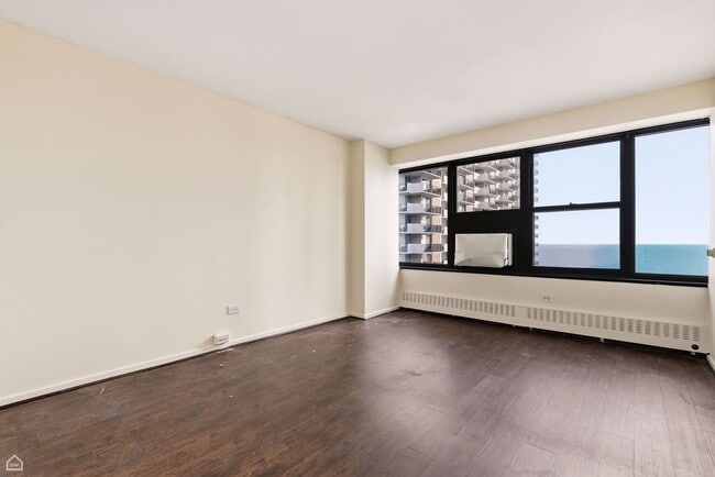 Building Photo - 6030 N Sheridan Rd