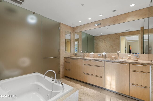 Building Photo - 7167 E Rancho Vista Dr