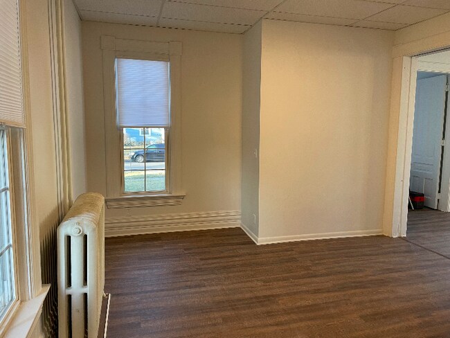 Building Photo - 301 W Lincoln St