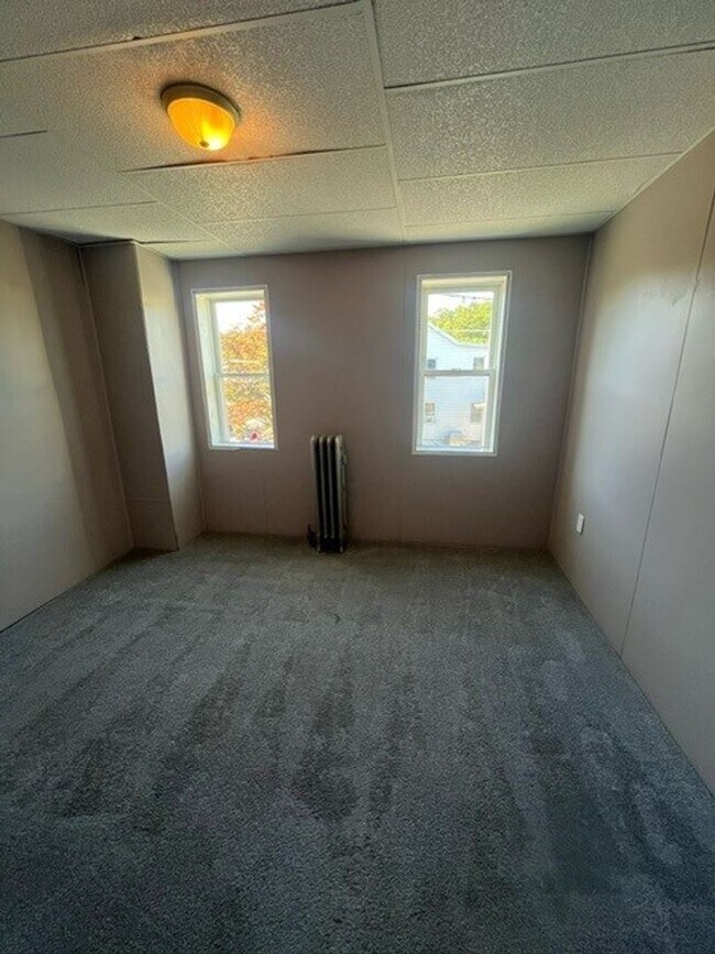 Building Photo - 3 Bed 1 bath home