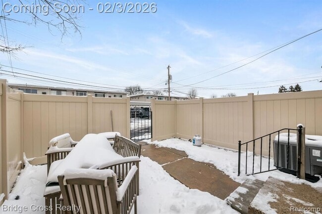 Building Photo - 4811 Mansfield Ave