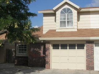 Building Photo - Spacious 2/2/1 Townhouse in Frenship ISD