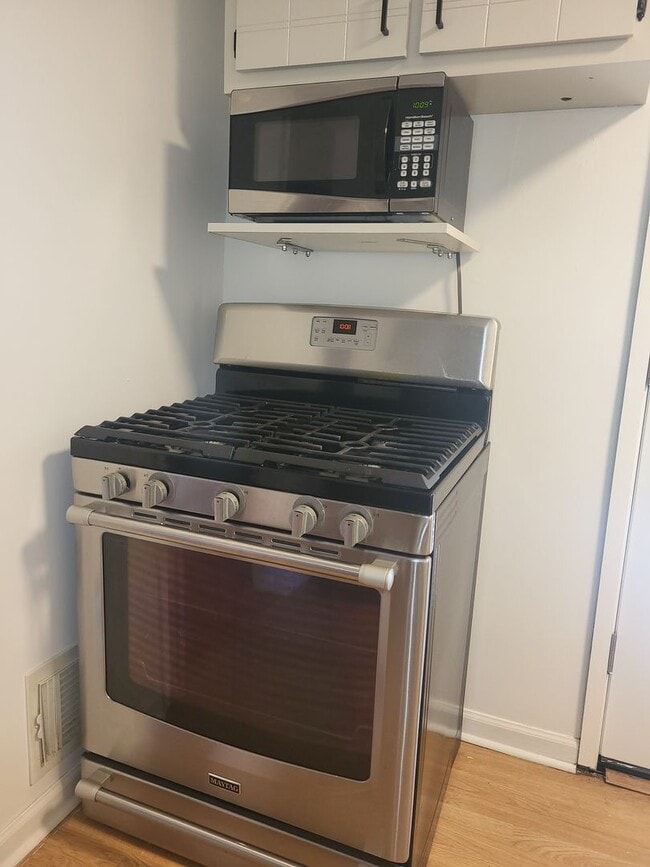 Building Photo - Beautiful 3 bedroom house in Brookline