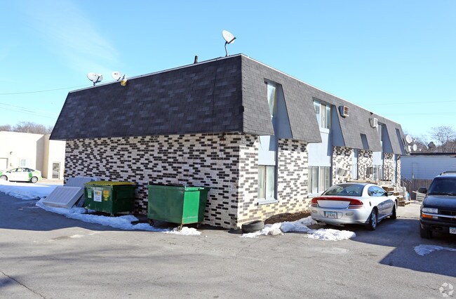 Exterior - 910 Herold Ave