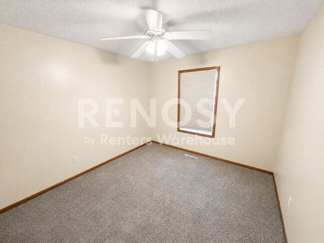 Building Photo - Available September 1st 3 Bedroom 3 Bath Single Family Home in Plymouth