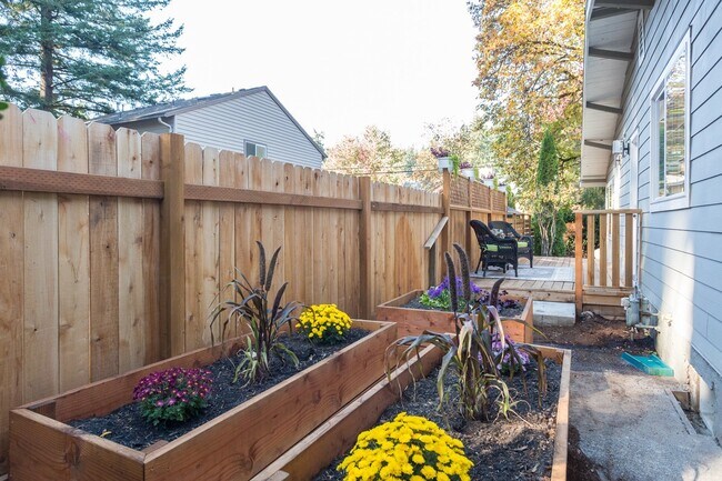 Building Photo - Gorgeous Lake Oswego Remodeled Cottage