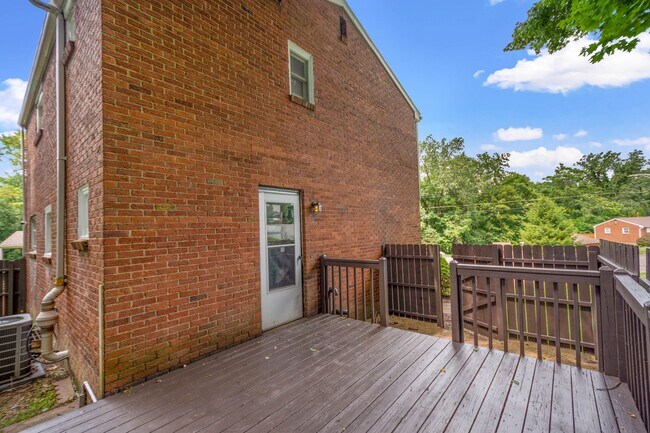 Building Photo - AVAILABLE AUGUST 1ST!! Gorgeous 3 BEDROOM ...