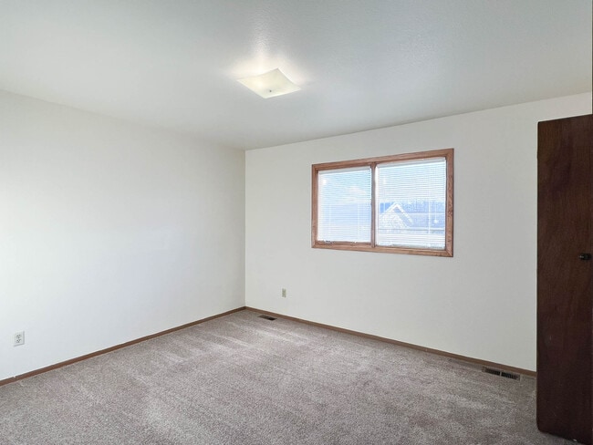 Building Photo - 433 Dailey Ave