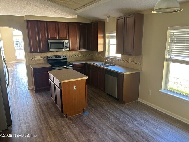 Building Photo - 1425 Laurel Oak Dr