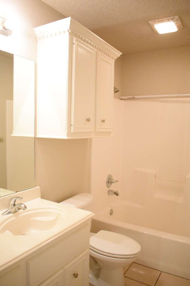 Building Photo - Rare 3 bedroom 3 bath home in Frenship Sch...