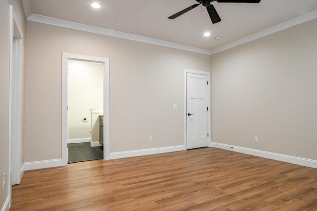 Building Photo - 1737 Arbor Hls Dr SE