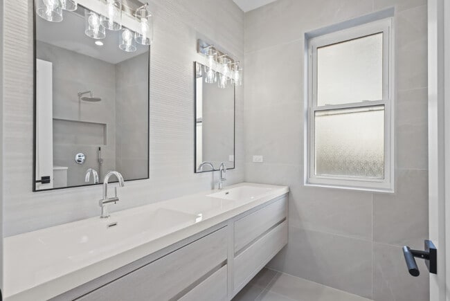 Building Photo - 2201 N 74th Ct