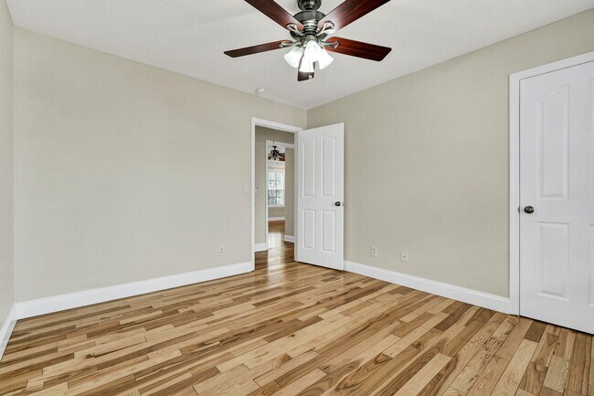 Building Photo - 217 Home Pl Ct SE