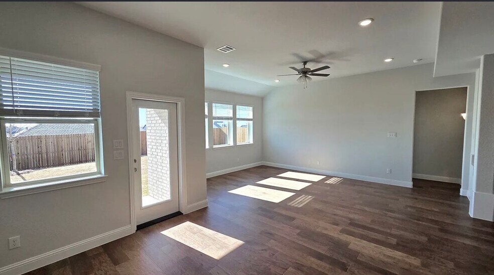 Building Photo - 3017 Burwick Ln