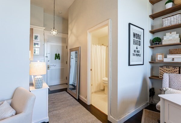 Building Photo - 16 Balmoral St