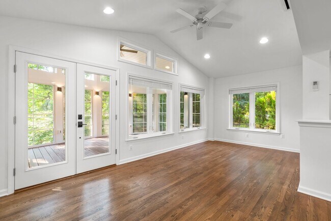 Building Photo - 3BR/4BA - Silver Spring Rambler on Quiet Cul-de-Sac Near Sligo Creek Park