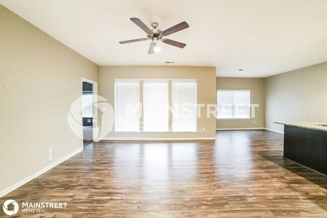 Building Photo - 1516 NE Jaclyn Dr, Grain Valley, MO 64029