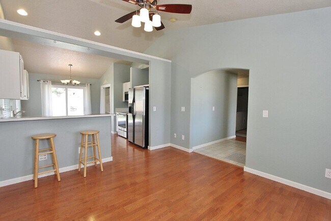 Building Photo - Clean Single-Level Home in Quiet Neighborhood