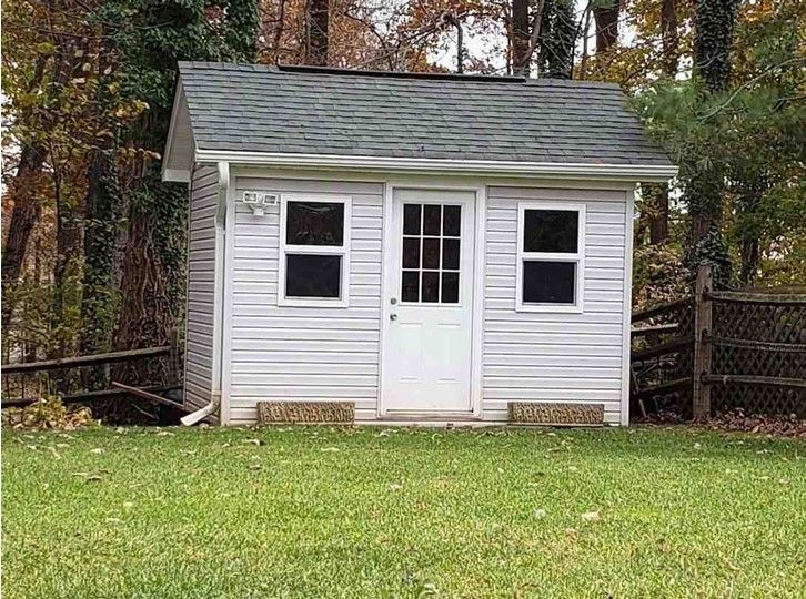 Building Photo - 15569 Golf Club Dr