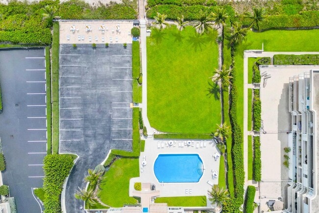 Building Photo - 3230 S Ocean Blvd