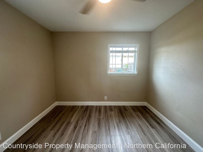 Building Photo - 3 br, 2 bath House - 2201 Eicher Ave