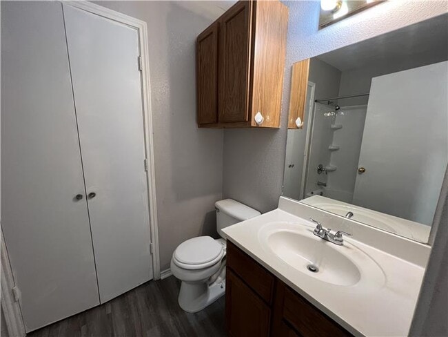 Building Photo - 5908 Greengate Dr
