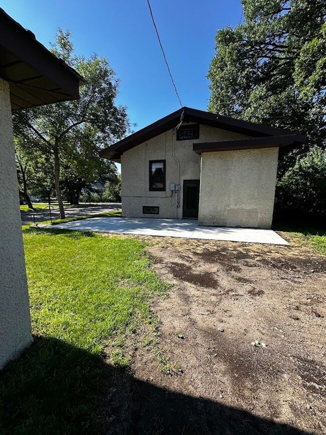 Building Photo - 3 Bedroom, 1 Bathroom Single Family Home - Staples