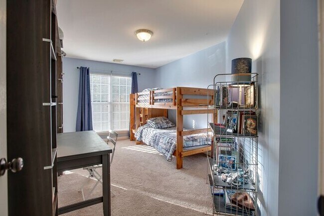 Building Photo - Pristine 5 Bed Fenced Franklin Home!