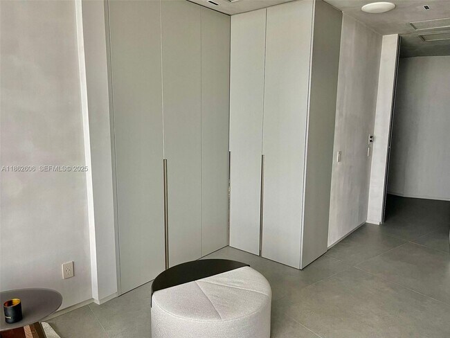 Building Photo - 18555 Collins Ave