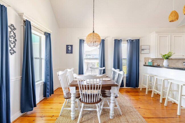 Building Photo - 814 Helen Blvd