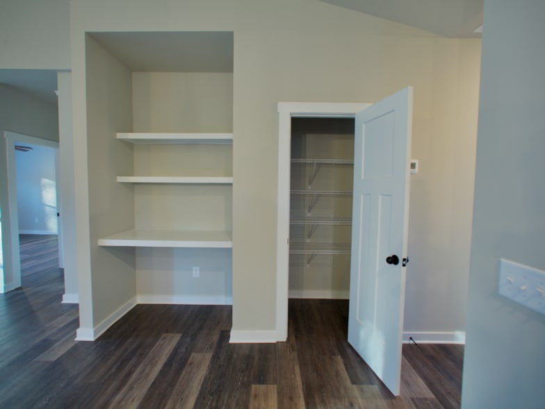 Building Photo - 511 North Point Cir