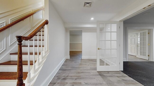 Building Photo - 59 Crescent Rd