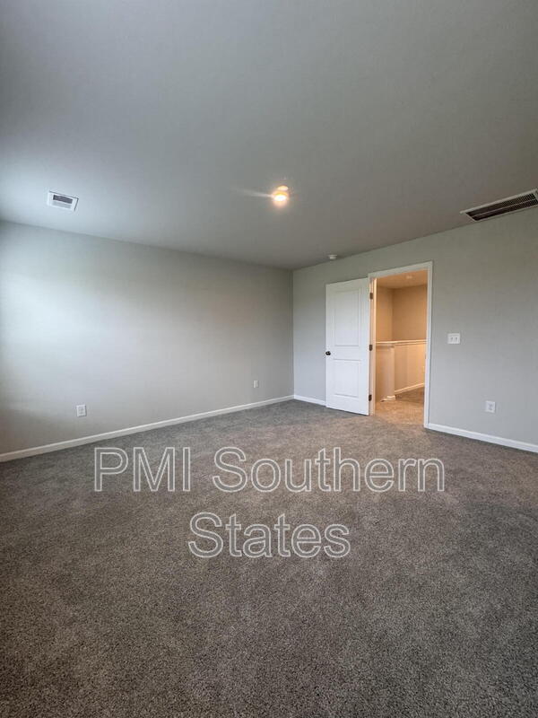 Building Photo - 106 Randwick Ln