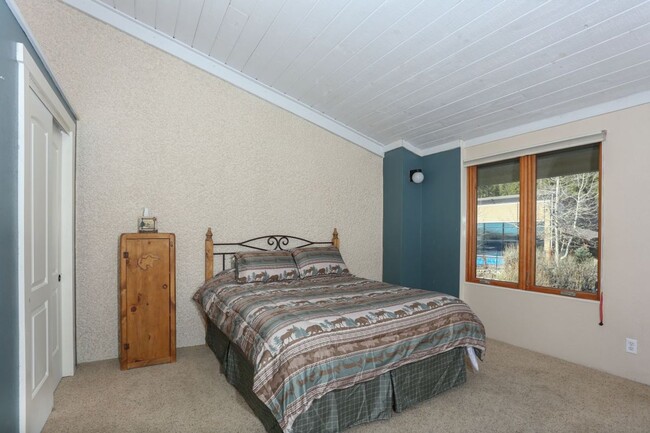 Building Photo - Walk to Main St and Gondola! Furnished! In...