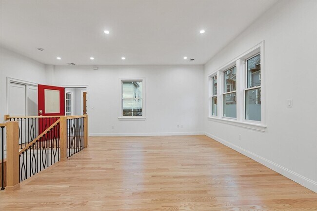 Building Photo - 14 Newell Rd