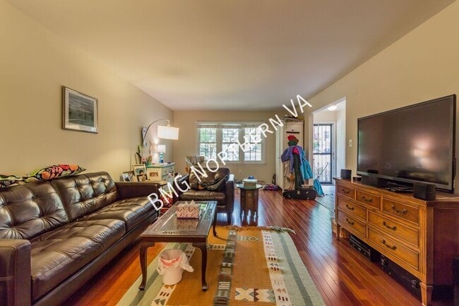 Building Photo - 3019 Seven Oaks Pl