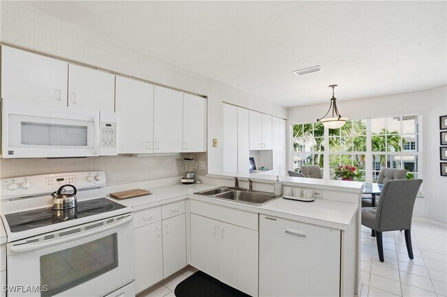 Building Photo - 6865 San Marino Dr