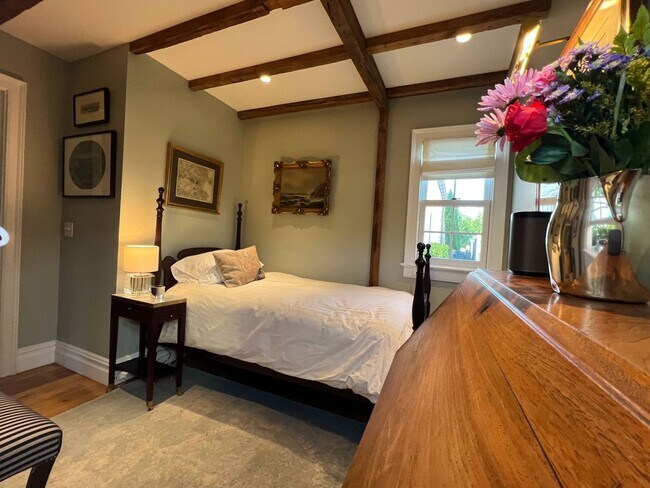 Building Photo - 23 Howard St