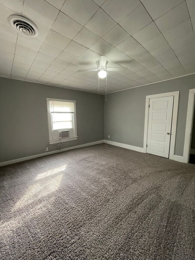 Building Photo - 502 Neosho St