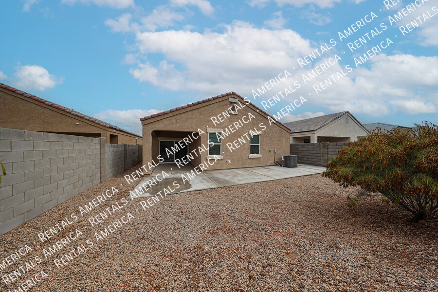 Building Photo - 36387 Pampoloma Ave
