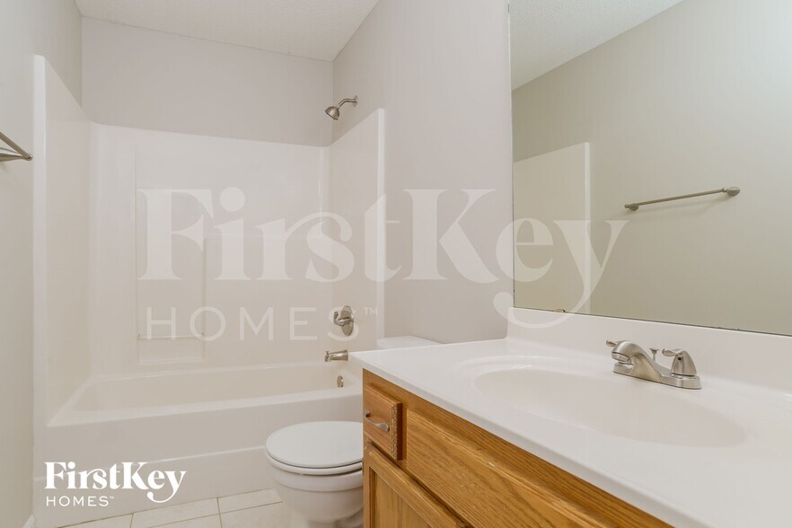 Building Photo - 728 Corrington Dr