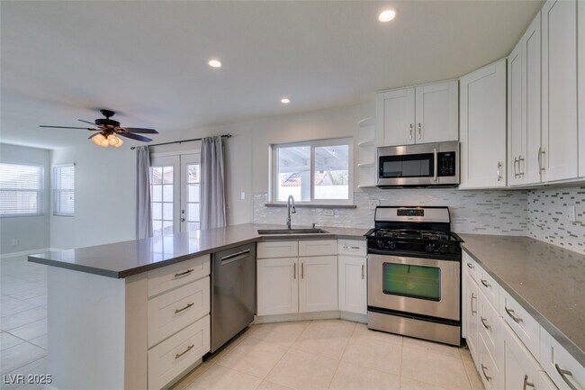 Building Photo - 225 Comanche Pl