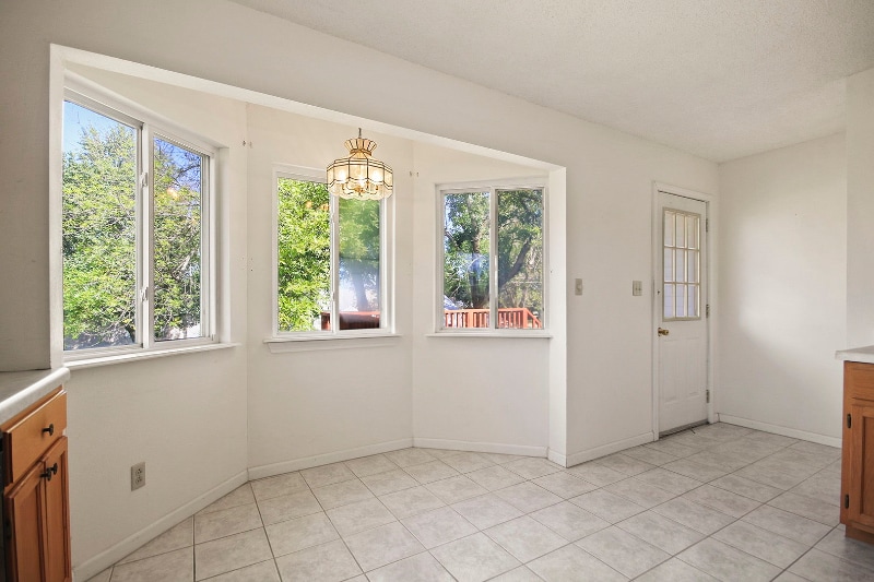 Building Photo - 707 E Brick St