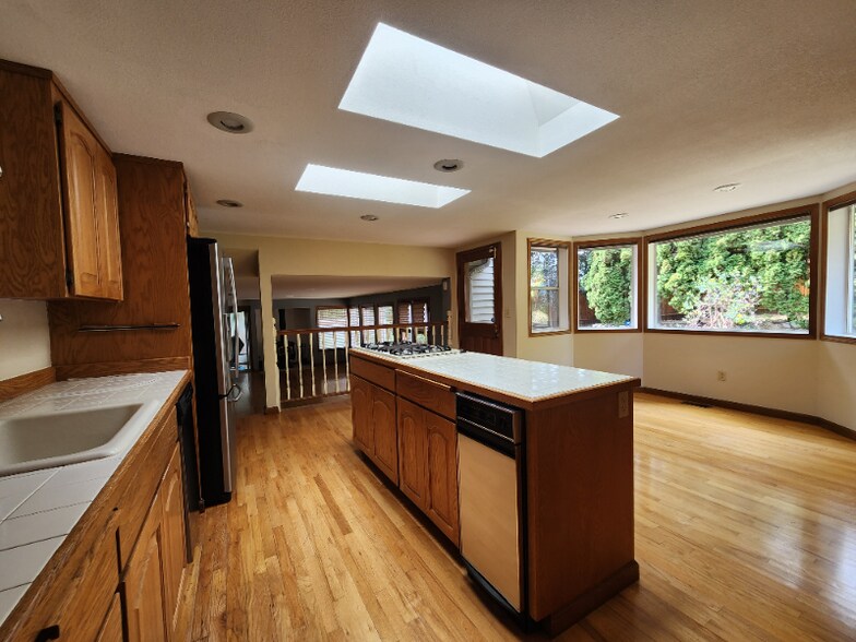 Building Photo - 20673 Marine View Dr SW
