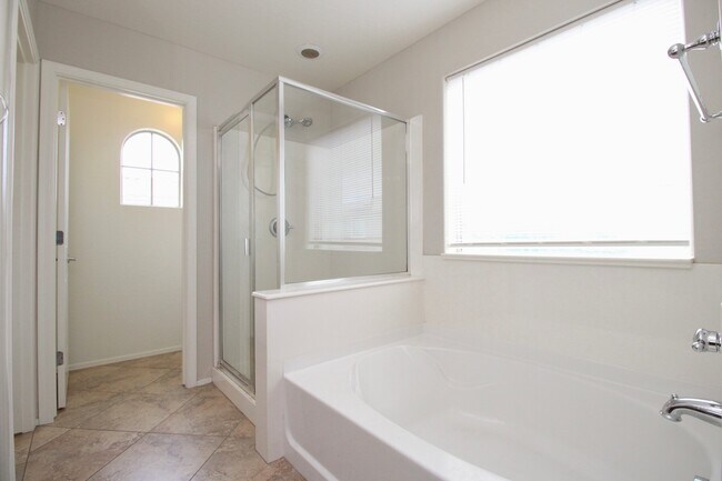 Building Photo - 3221 E Virgil Dr
