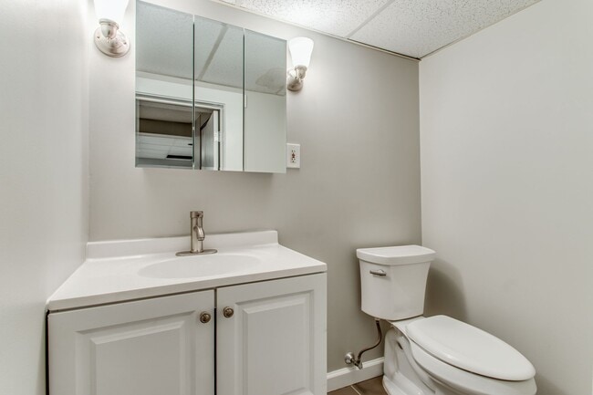 Building Photo - AVAILABLE MID-SEPTEMBER! Gorgeous 3-bedroo...