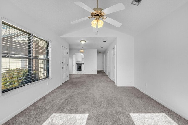 Building Photo - Charming 2 Bedroom Florida Cottage in Convenient Location!!