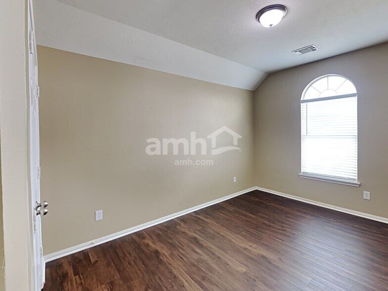 Building Photo - 1927 Makenna Ln