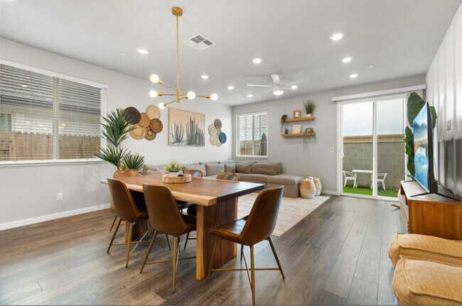 Building Photo - 1305 Swallowtail Dr